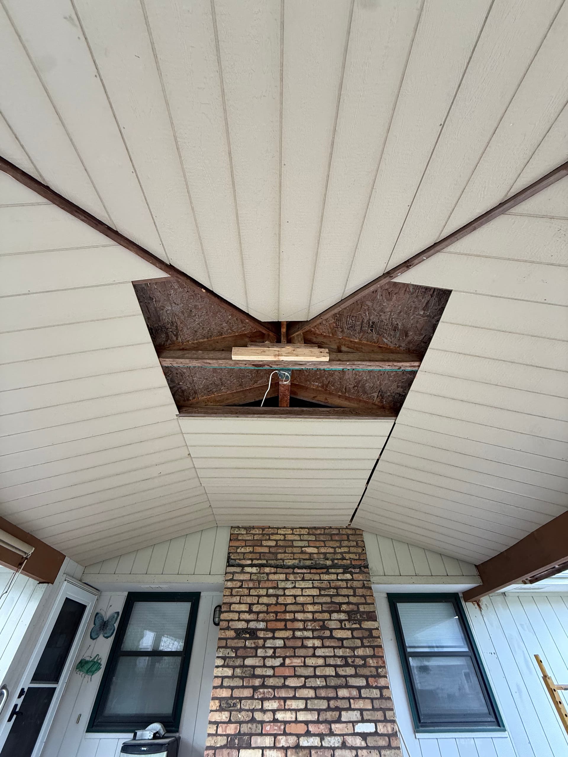 Gallery photos for Patio Ceiling Gets a Full Overhaul with Vinyl Under Decking: Image #2