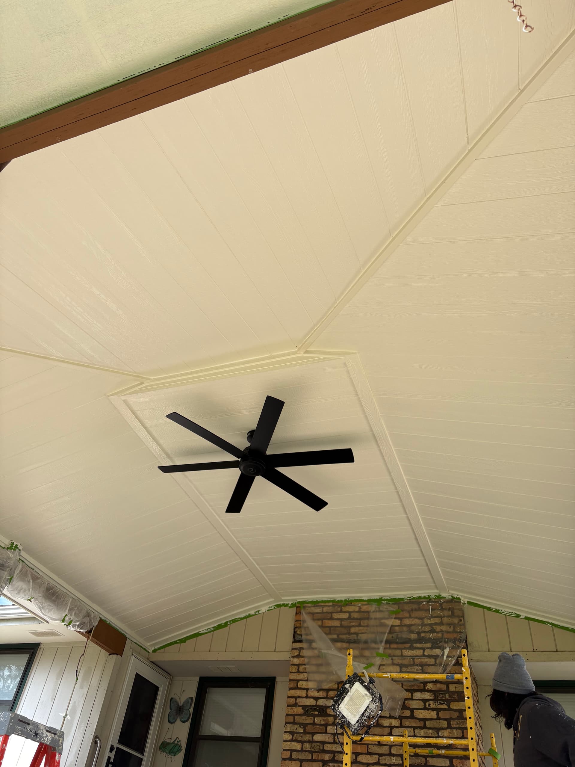 Gallery photos for Patio Ceiling Gets a Full Overhaul with Vinyl Under Decking: Image #3